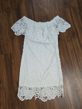 Off-Shoulder White Lace Dress Romeo + Juliet Couture Size Small
